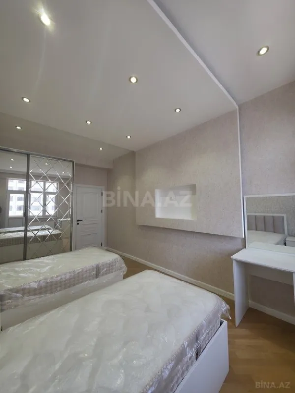 Satılır 4 otaqlı mənzil 180 m²