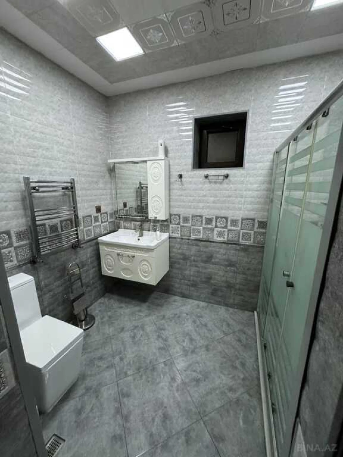 Satılır 5 otaqlı həyət evi 250 m²