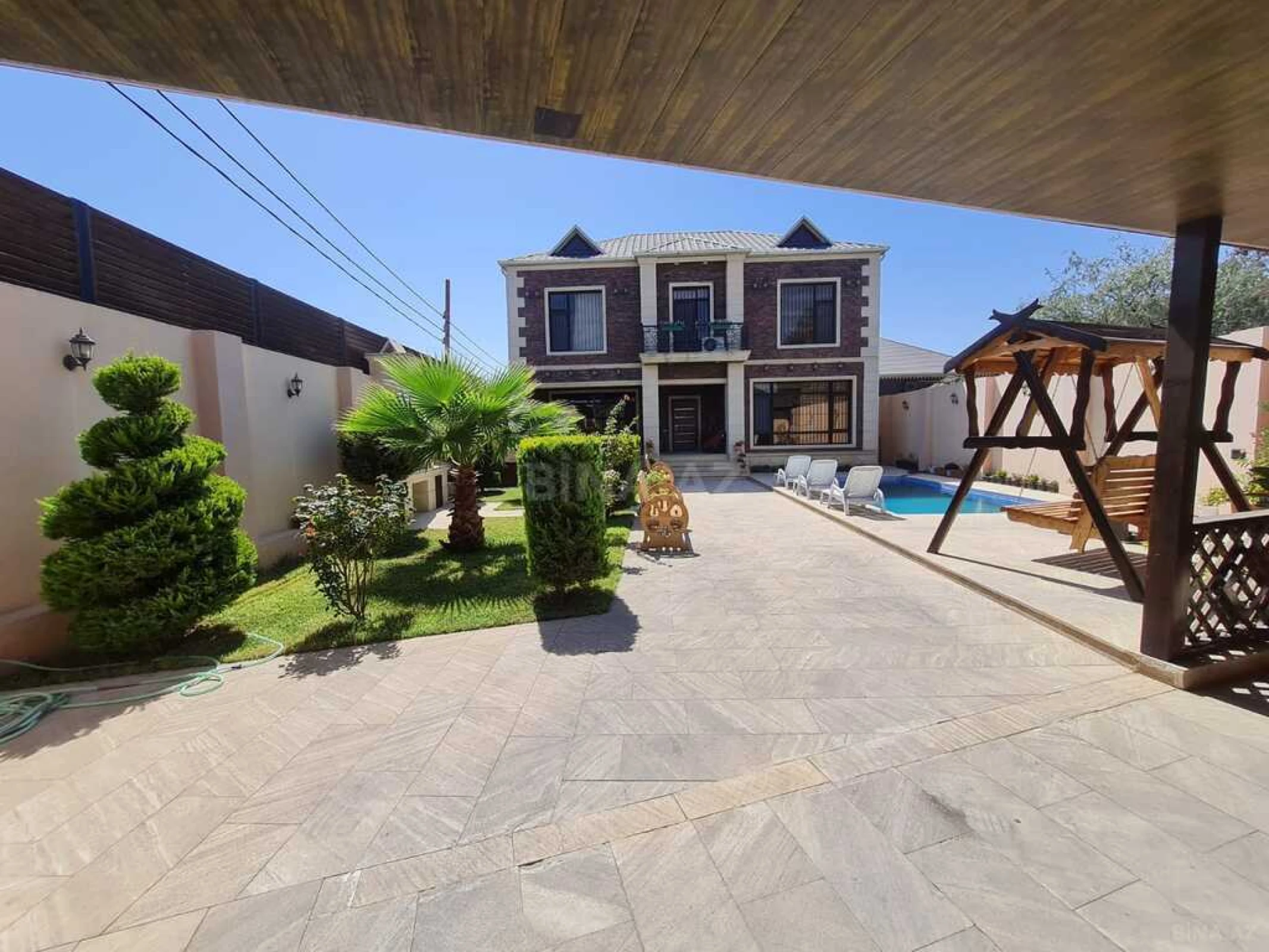 Satılır 5 otaqlı həyət evi 250 m²