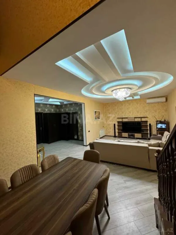 Satılır 5 otaqlı həyət evi 250 m²