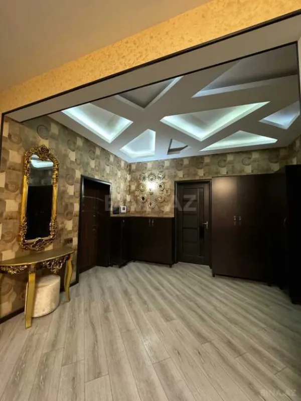 Satılır 5 otaqlı həyət evi 250 m²