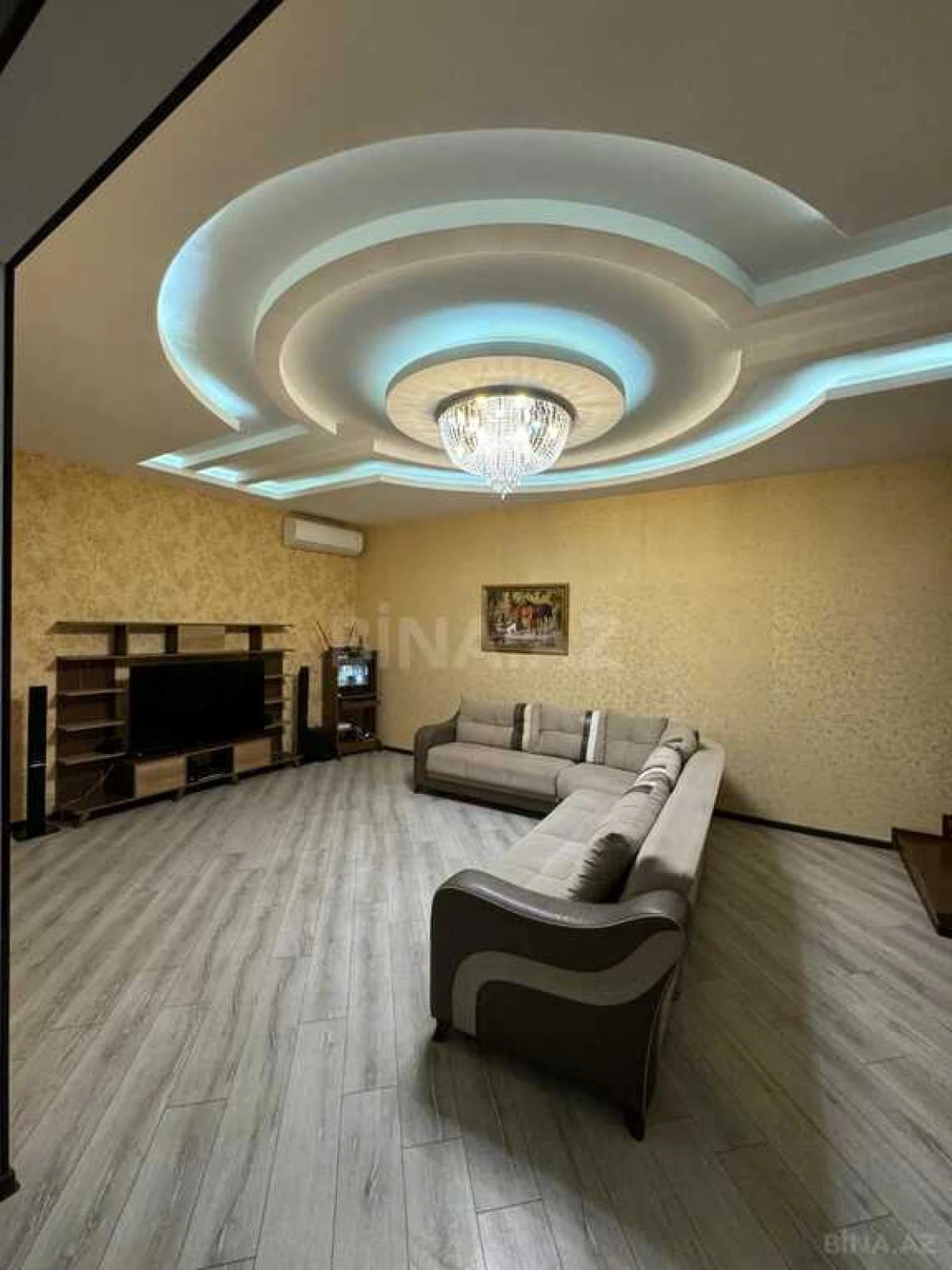 Satılır 5 otaqlı həyət evi 250 m²