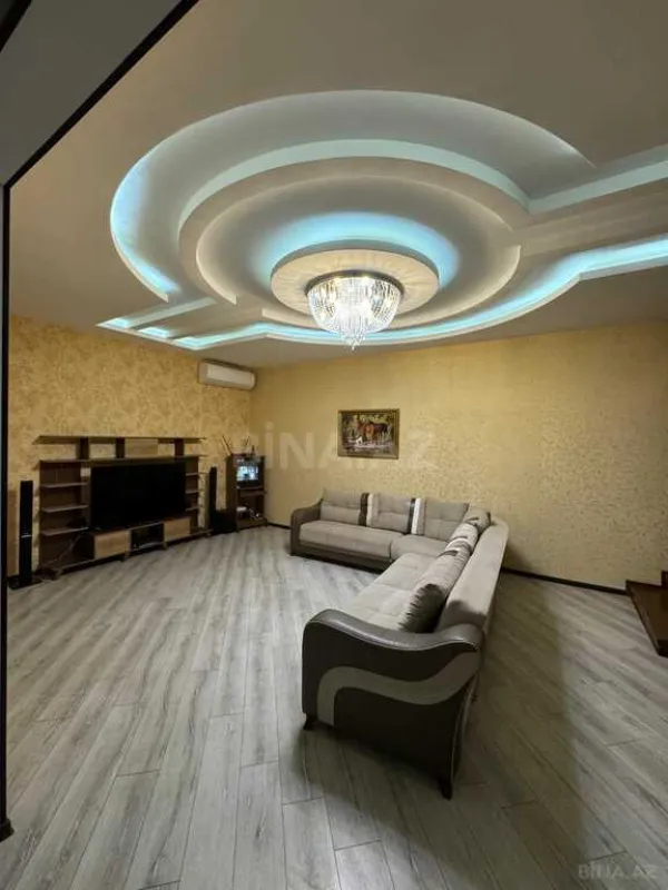Satılır 5 otaqlı həyət evi 250 m²