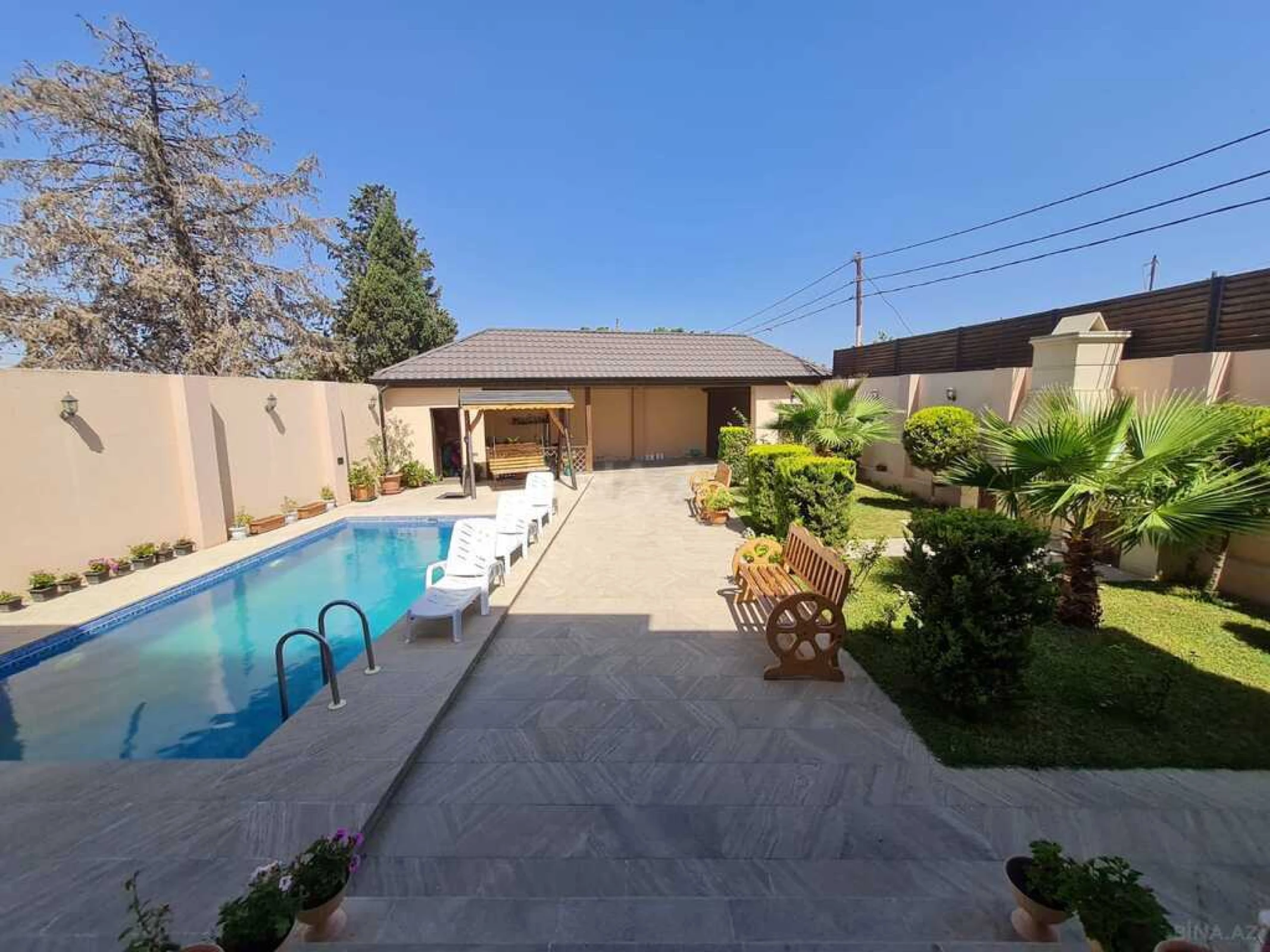 Satılır 5 otaqlı həyət evi 250 m²