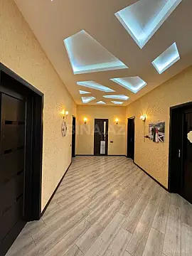 Satılır 5 otaqlı həyət evi 250 m²