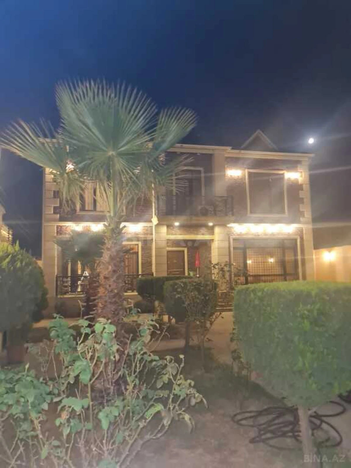 Satılır 5 otaqlı həyət evi 250 m²