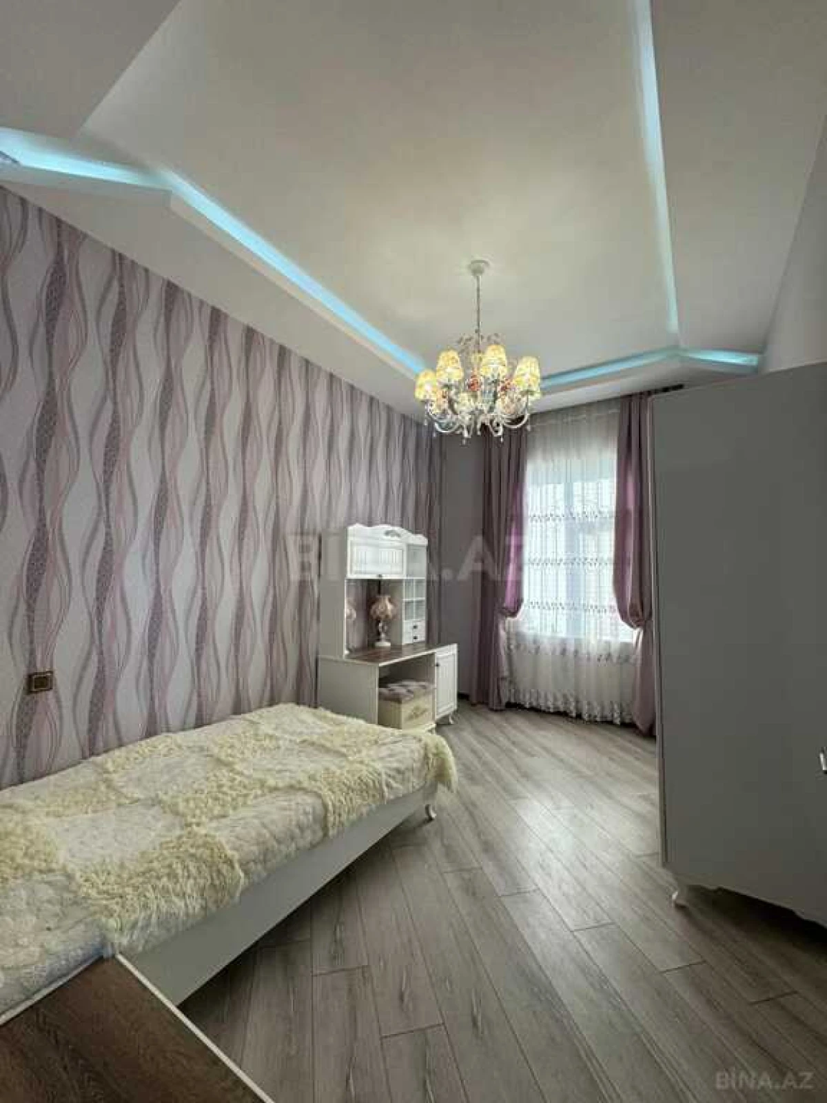Satılır 5 otaqlı həyət evi 250 m²