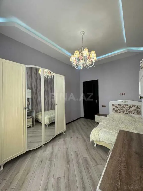 Satılır 5 otaqlı həyət evi 250 m²