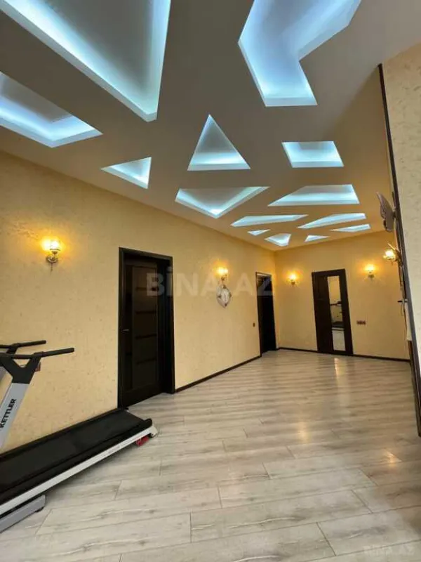Satılır 5 otaqlı həyət evi 250 m²