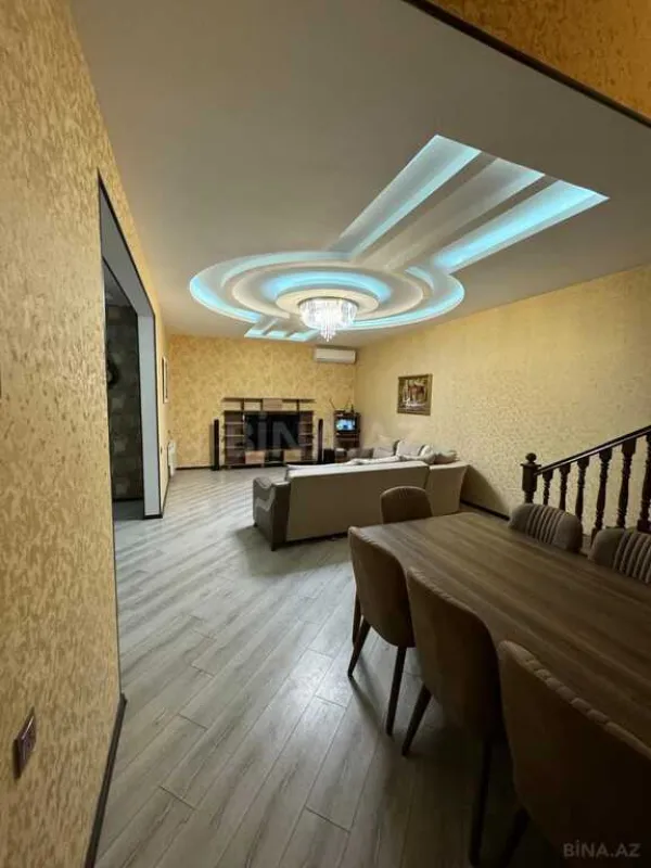 Satılır 5 otaqlı həyət evi 250 m²