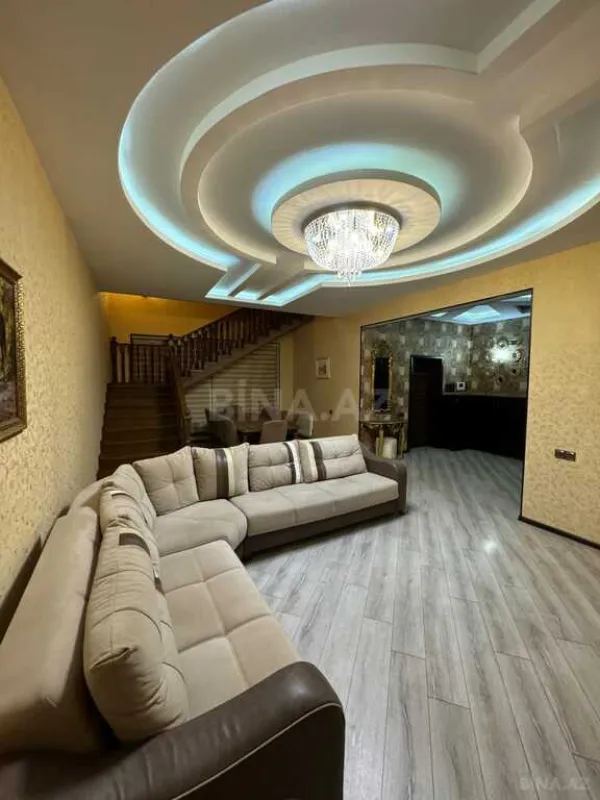 Satılır 5 otaqlı həyət evi 250 m²