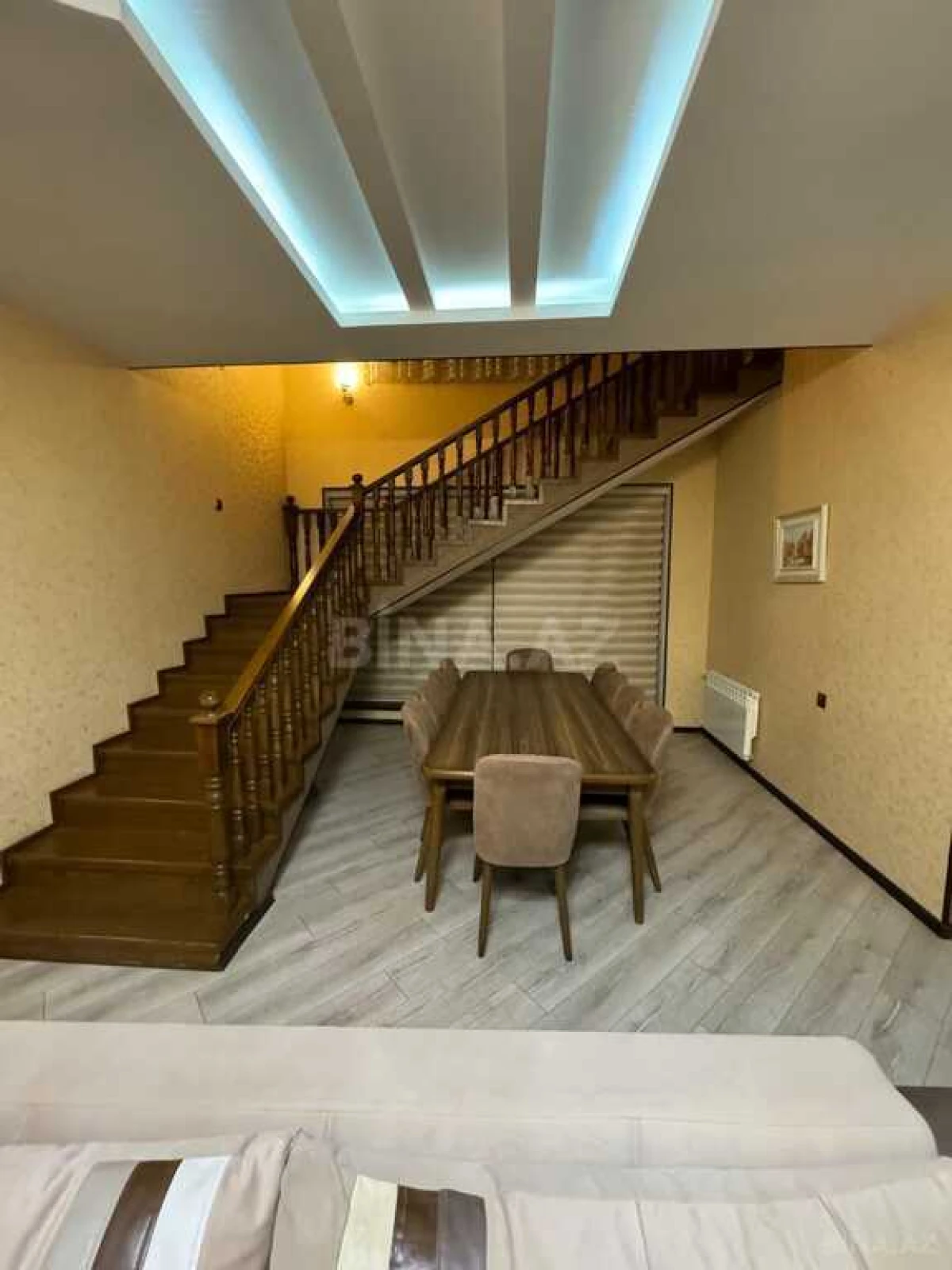 Satılır 5 otaqlı həyət evi 250 m²
