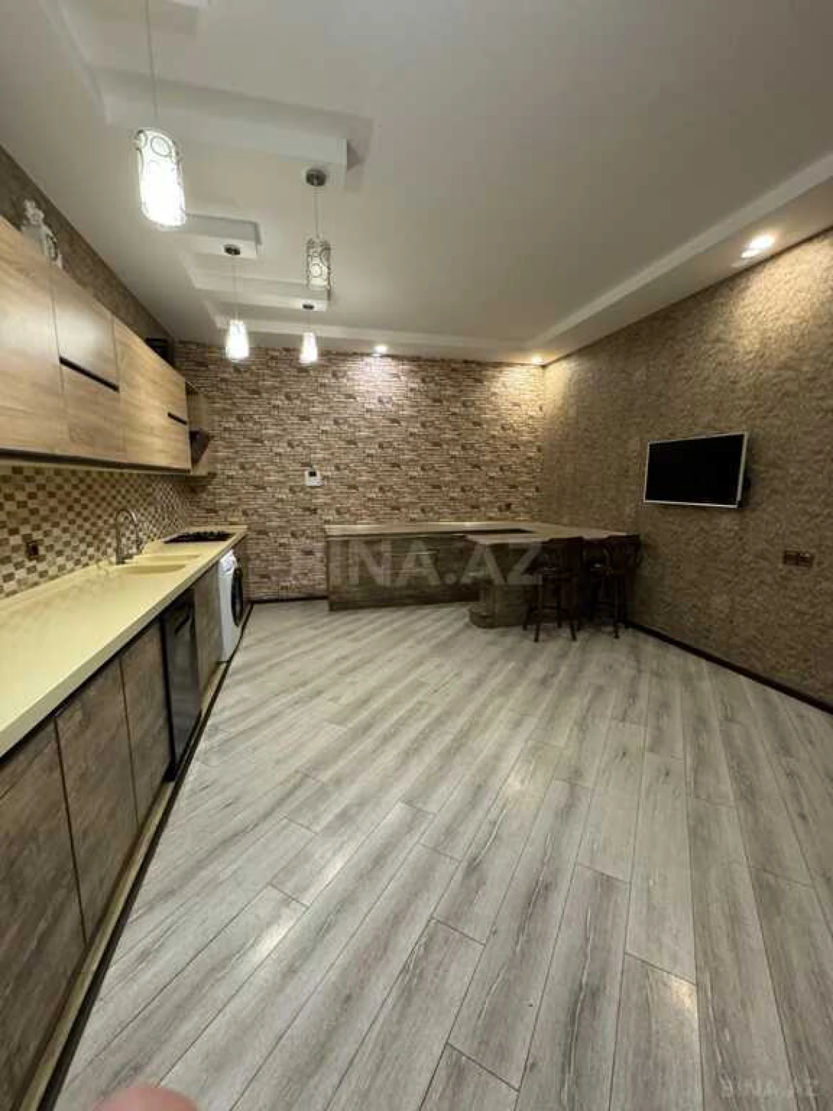 Satılır 5 otaqlı həyət evi 250 m²