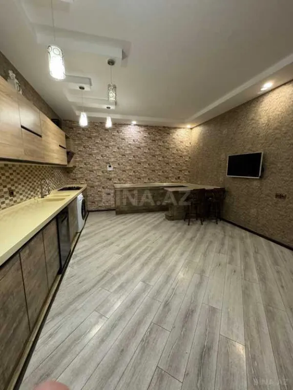 Satılır 5 otaqlı həyət evi 250 m²