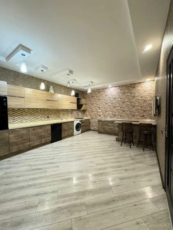 Satılır 5 otaqlı həyət evi 250 m²