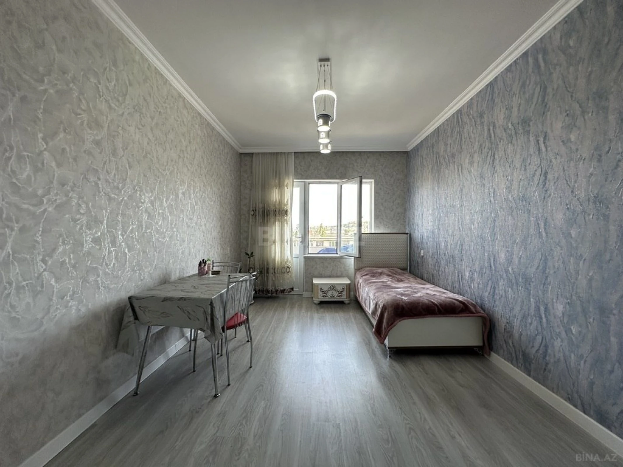 Satılır 4 otaqlı mənzil 100 m²