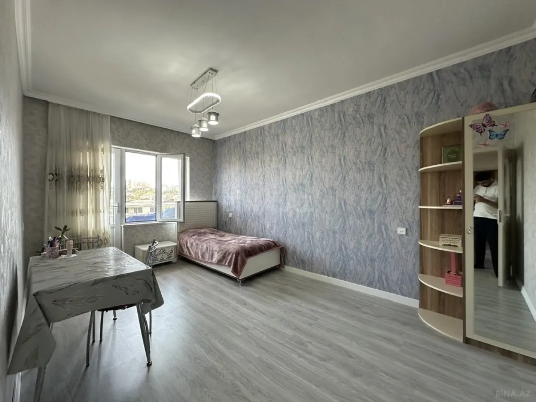 Satılır 4 otaqlı mənzil 100 m²