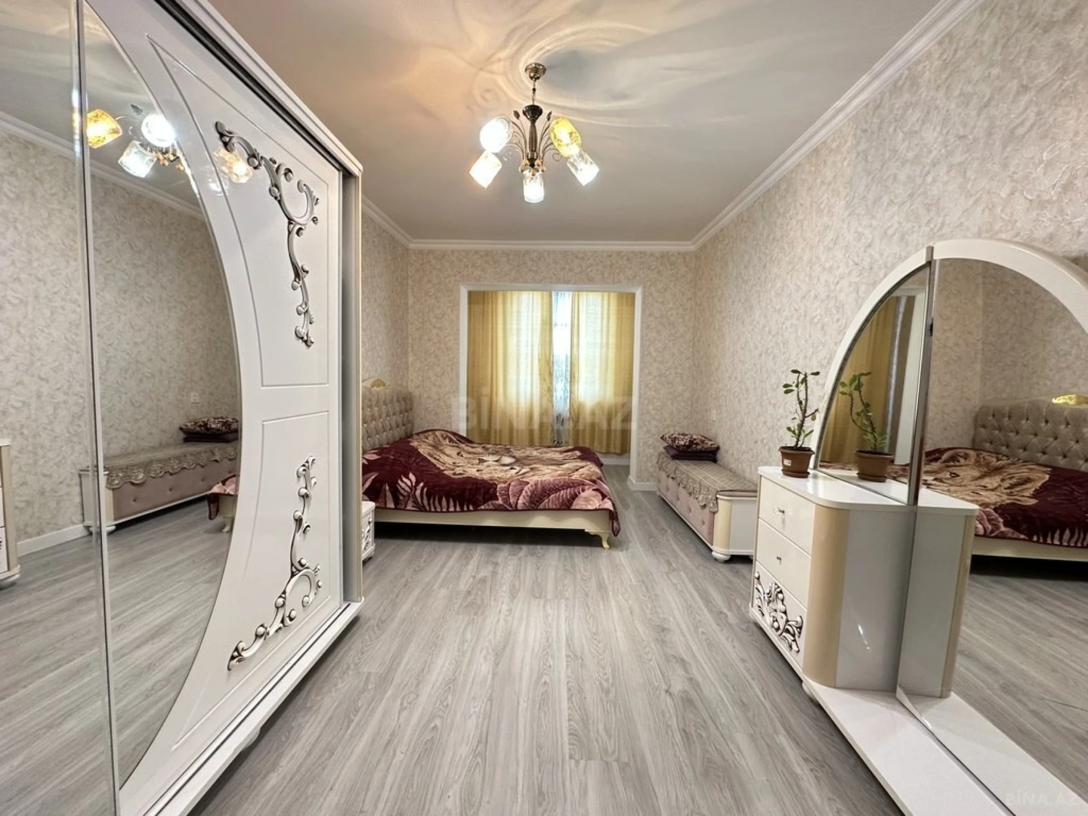 Satılır 4 otaqlı mənzil 100 m²