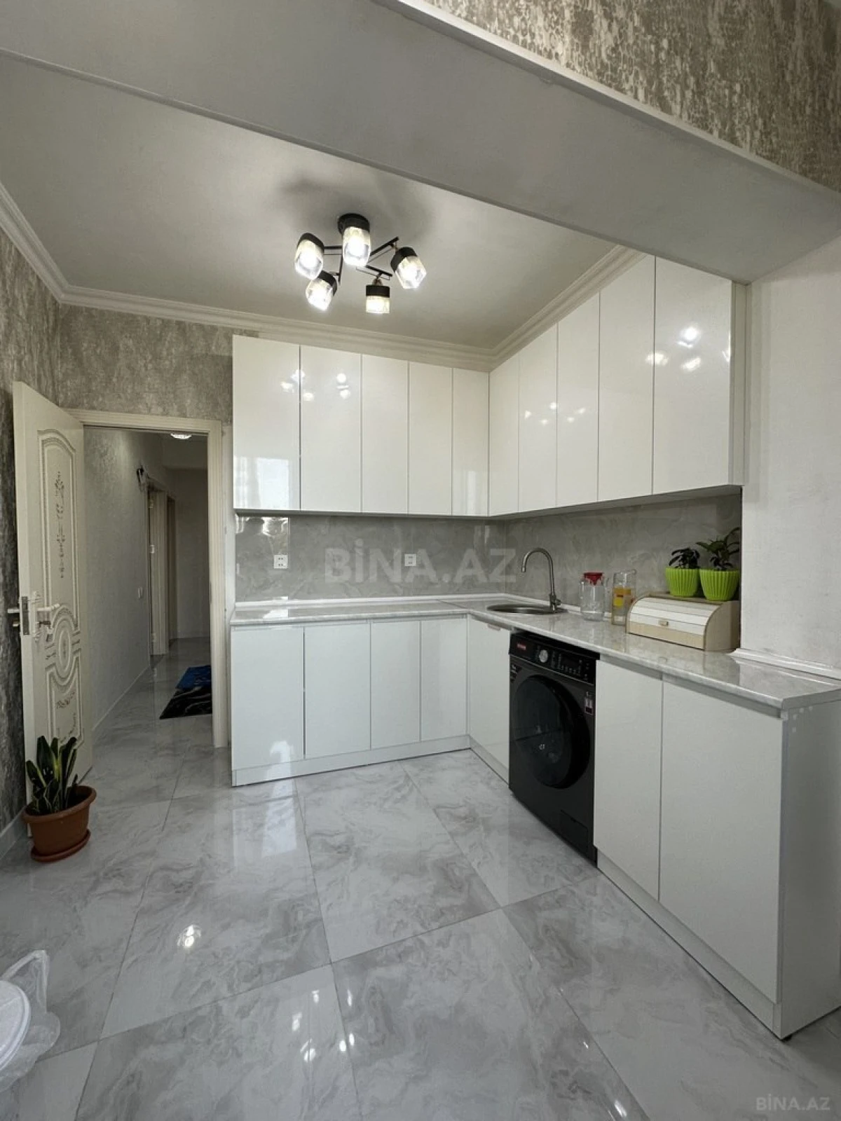 Satılır 4 otaqlı mənzil 100 m²