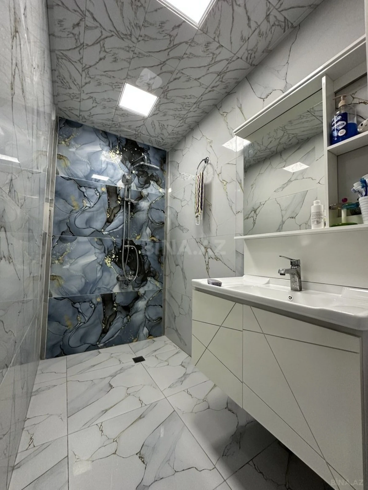 Satılır 4 otaqlı mənzil 100 m²