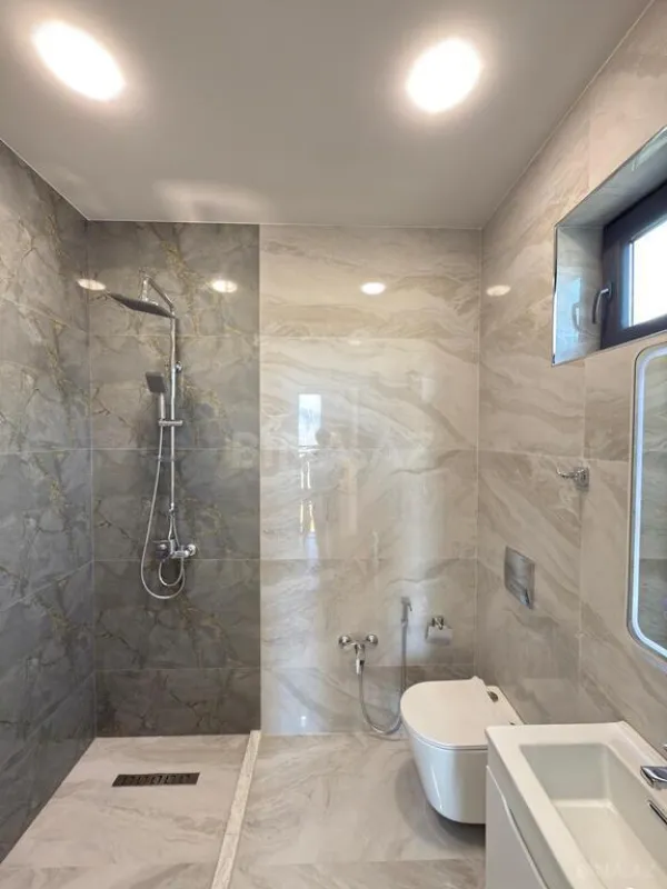 Satılır 4 otaqlı həyət evi 310 m²