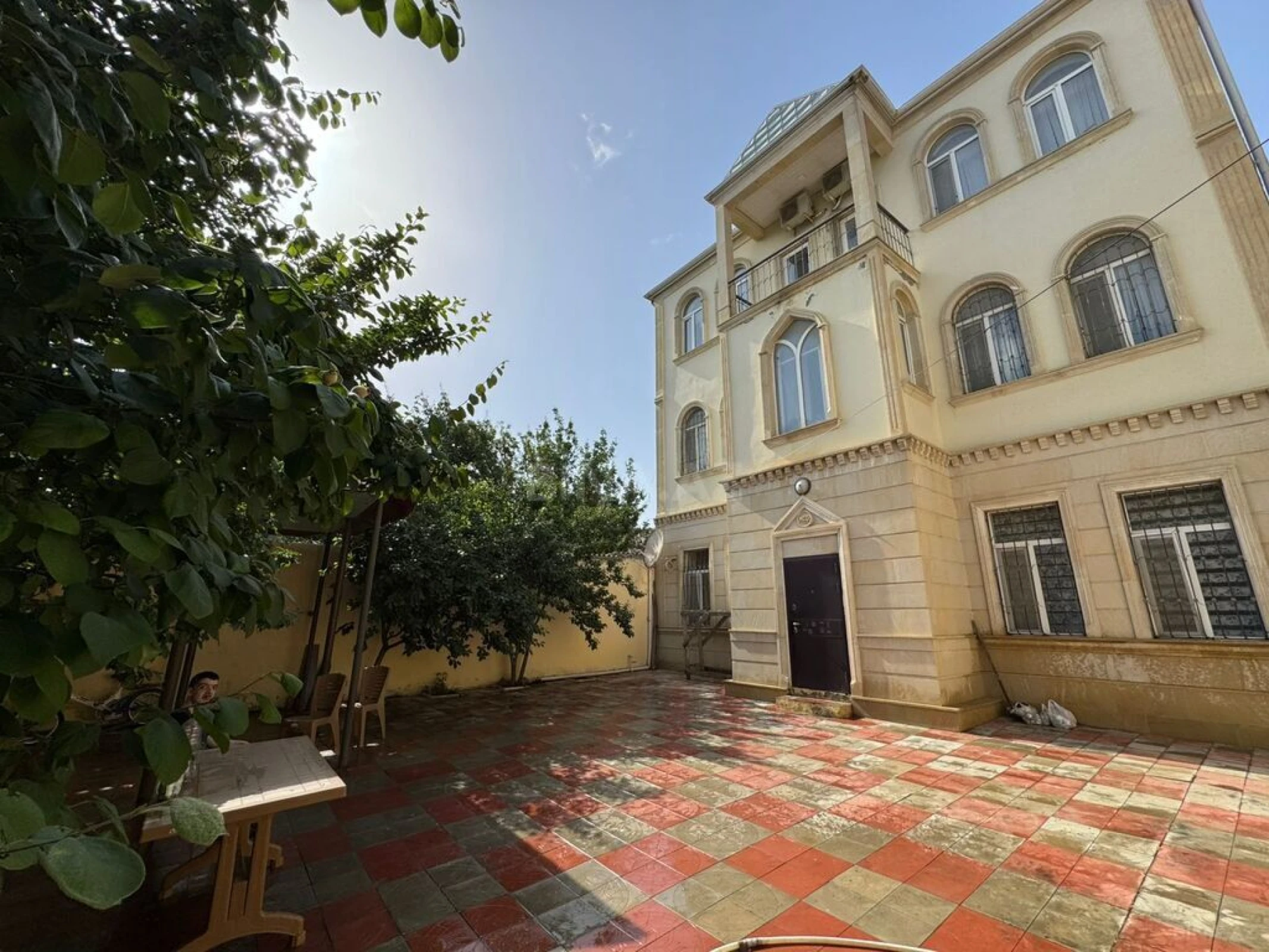 Satılır 6 otaqlı həyət evi 270 m²