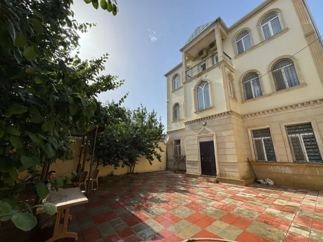 Satılır 6 otaqlı həyət evi 270 m²