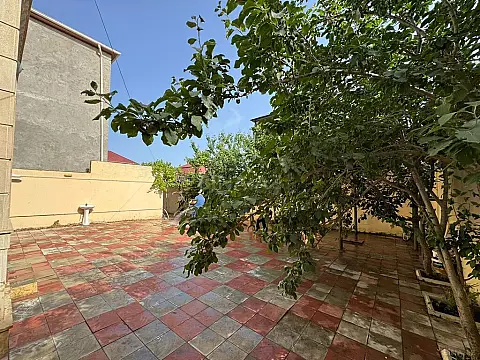 Satılır 6 otaqlı həyət evi 270 m²