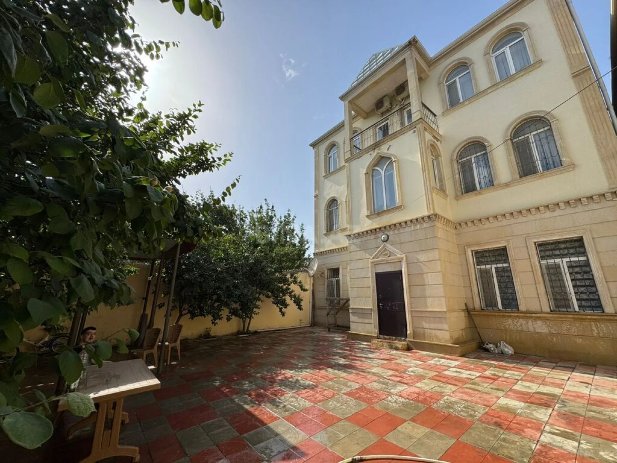 Satılır 6 otaqlı həyət evi 270 m²