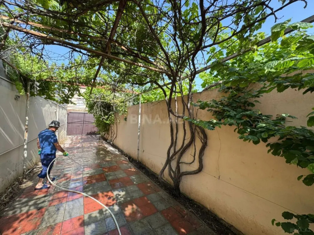 Satılır 6 otaqlı həyət evi 270 m²