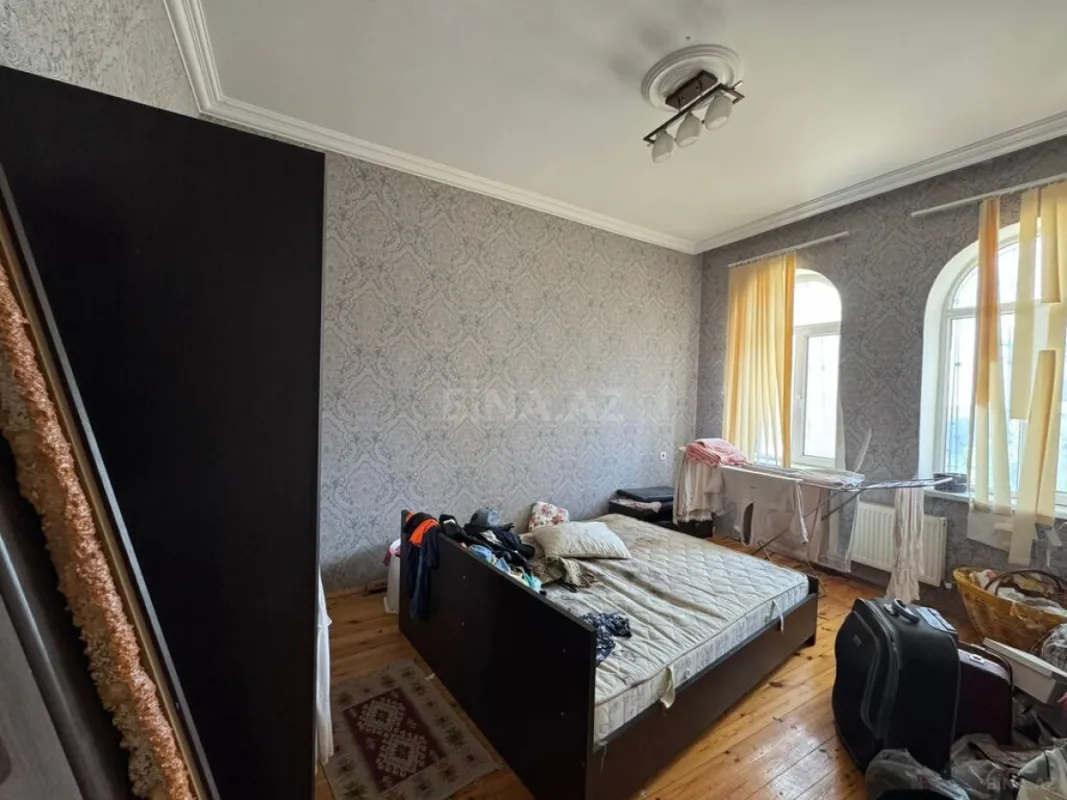Satılır 6 otaqlı həyət evi 270 m²