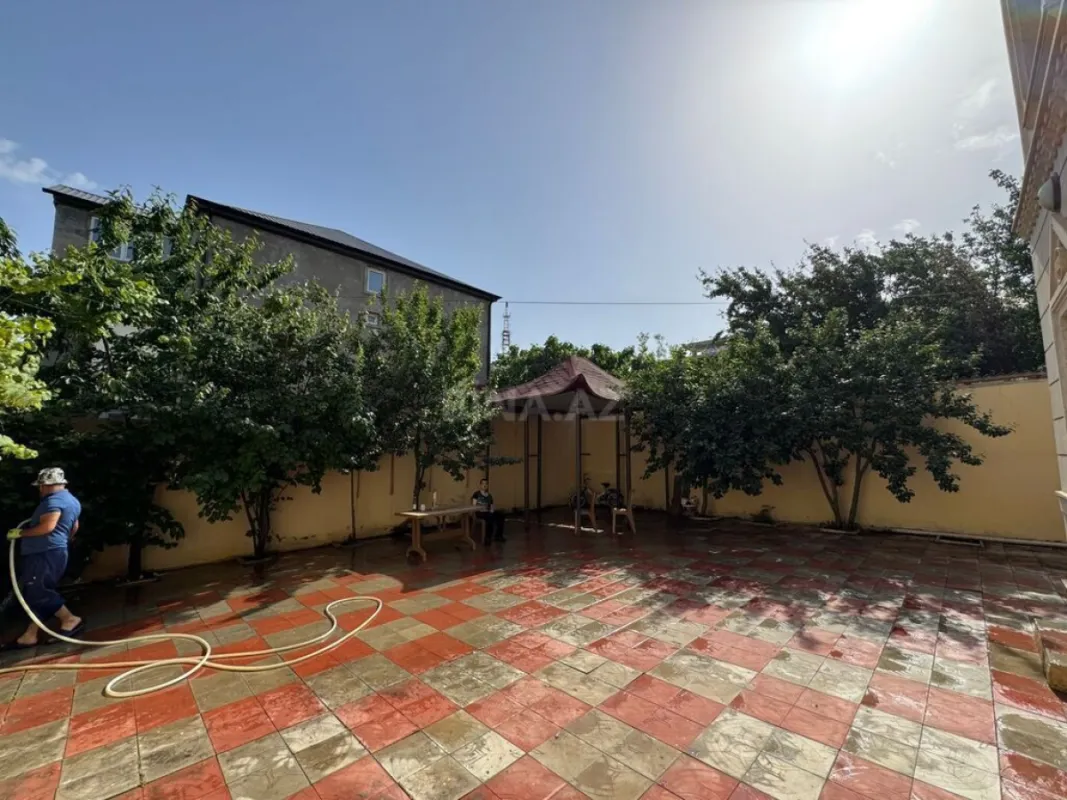 Satılır 6 otaqlı həyət evi 270 m²