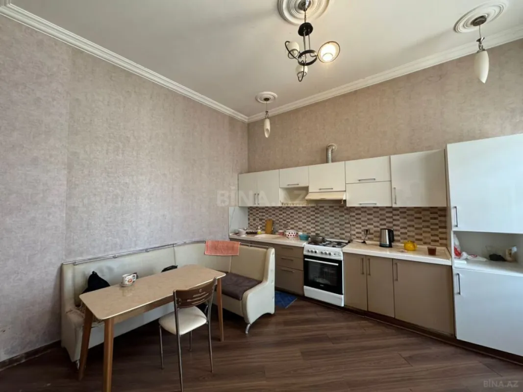 Satılır 6 otaqlı həyət evi 270 m²