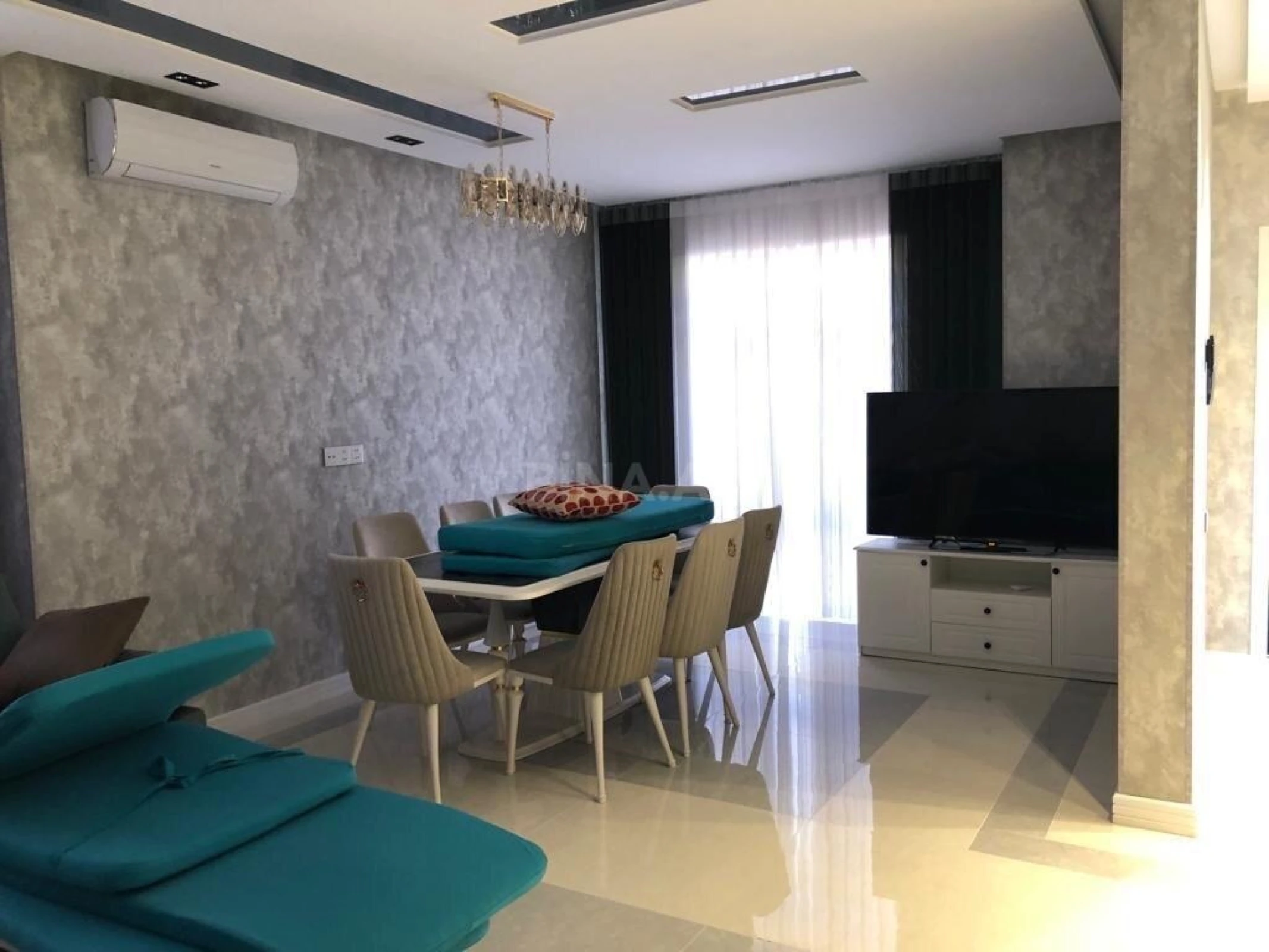 Kirayə verilir 5 otaqlı həyət evi 400 m²