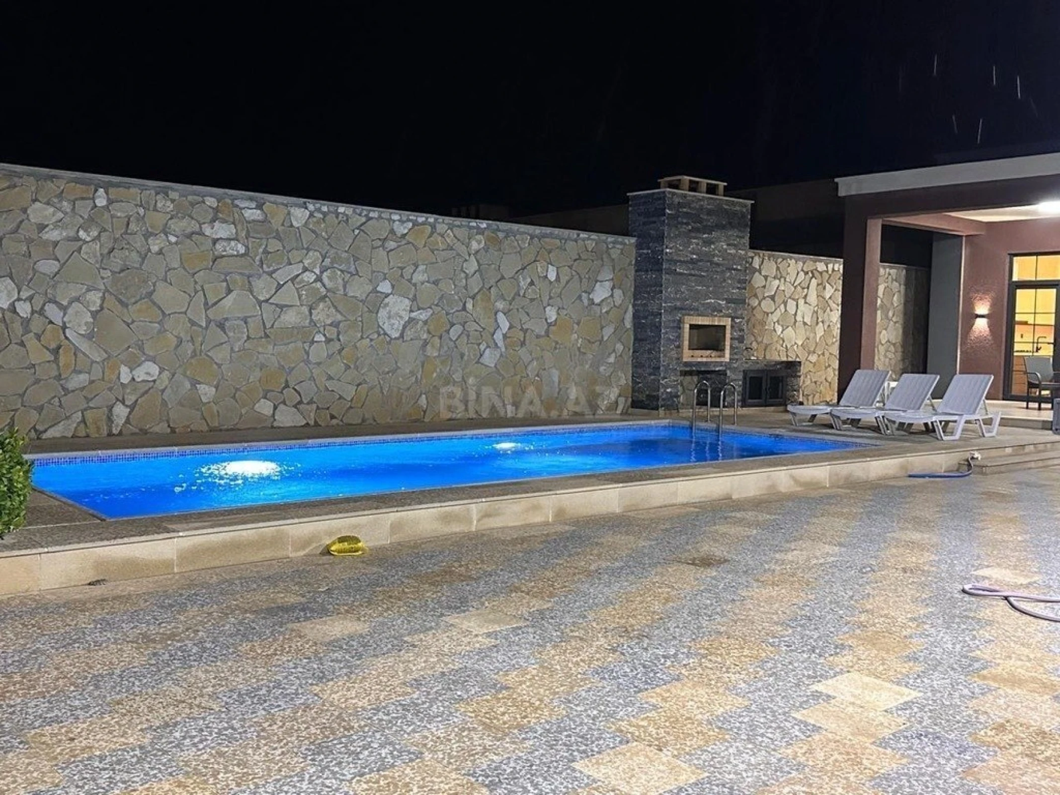 Kirayə verilir 5 otaqlı həyət evi 250 m²