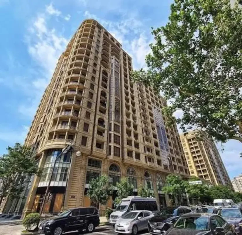 Kirayə verilir 4 otaqlı mənzil 220 m²