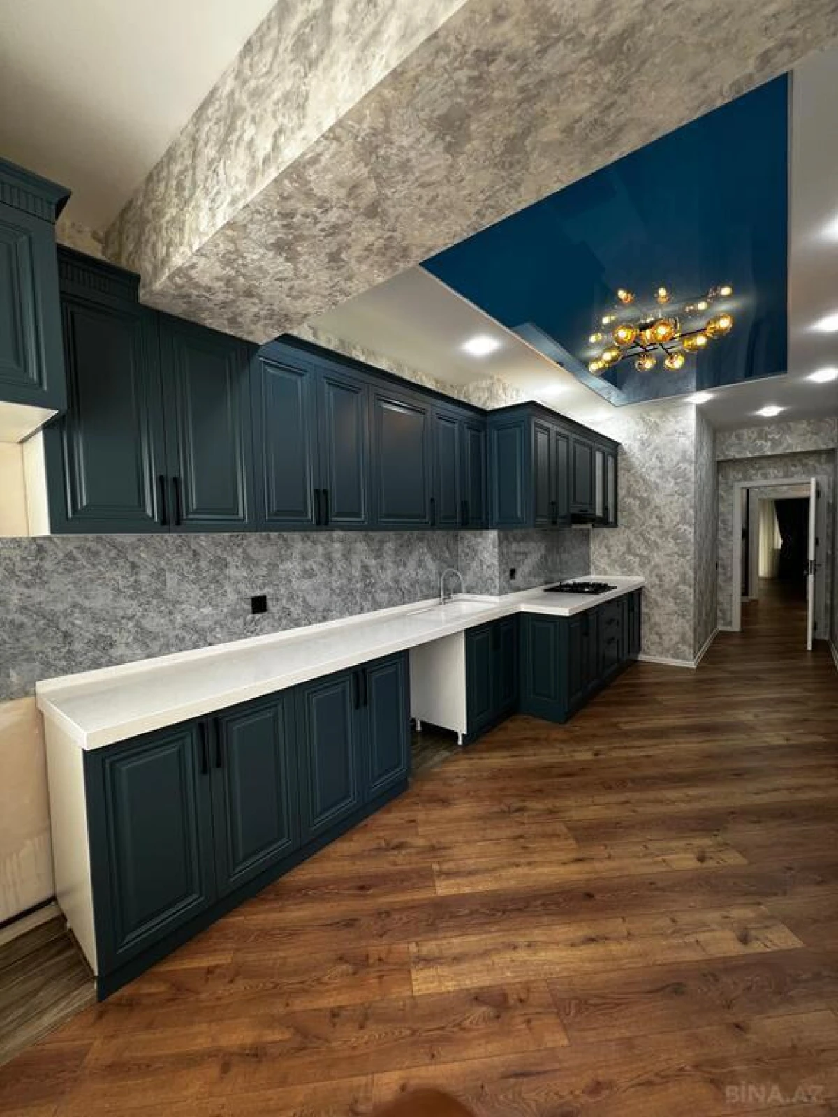 Satılır 4 otaqlı mənzil 156 m²