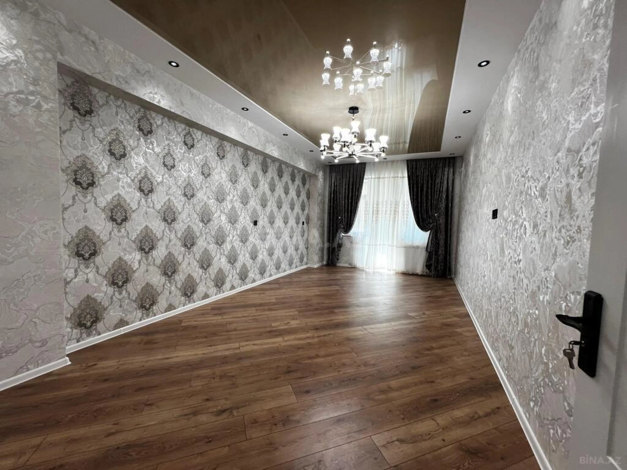 Satılır 4 otaqlı mənzil 156 m²