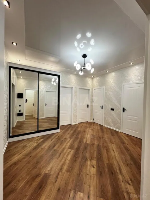 Satılır 4 otaqlı mənzil 156 m²