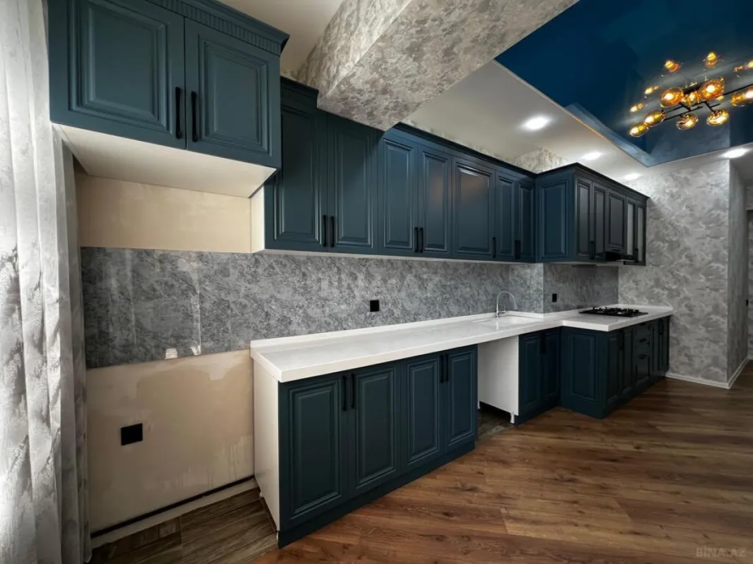 Satılır 4 otaqlı mənzil 156 m²