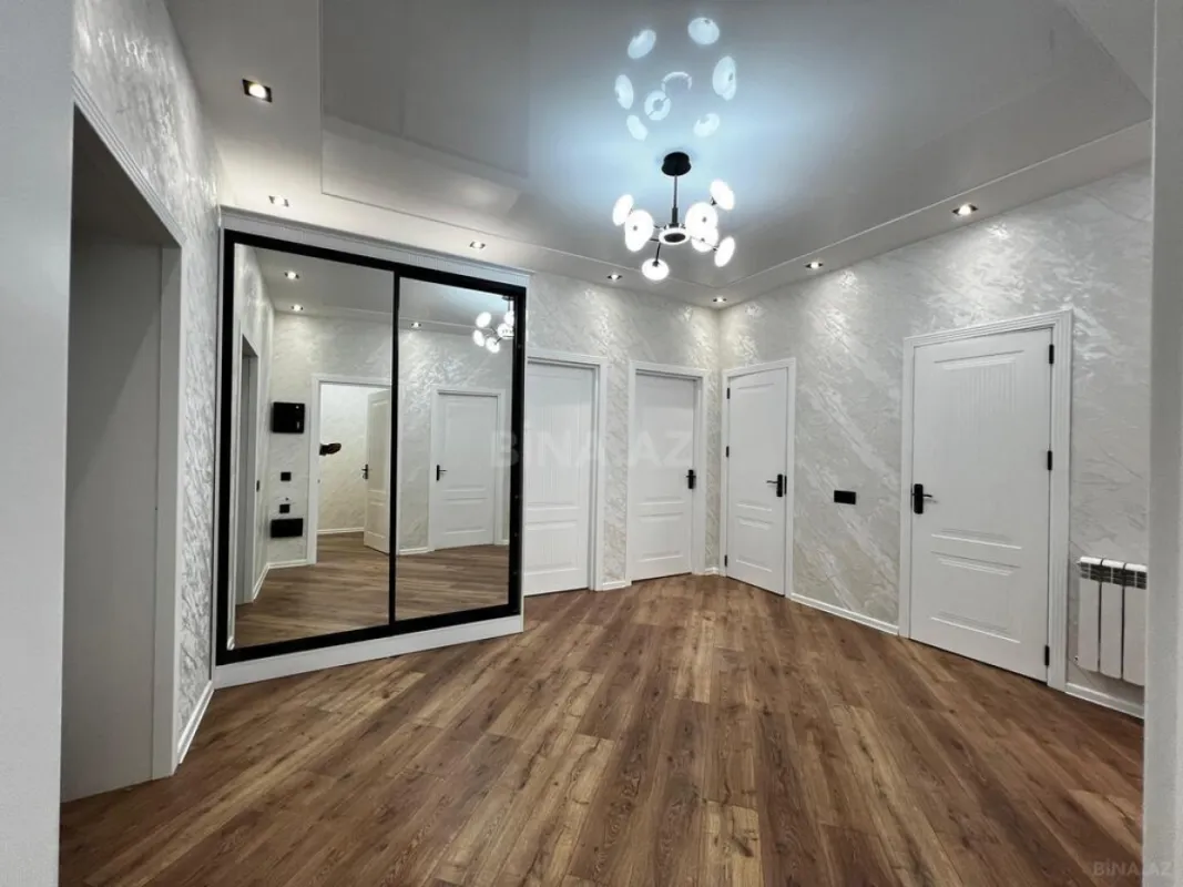 Satılır 4 otaqlı mənzil 156 m²