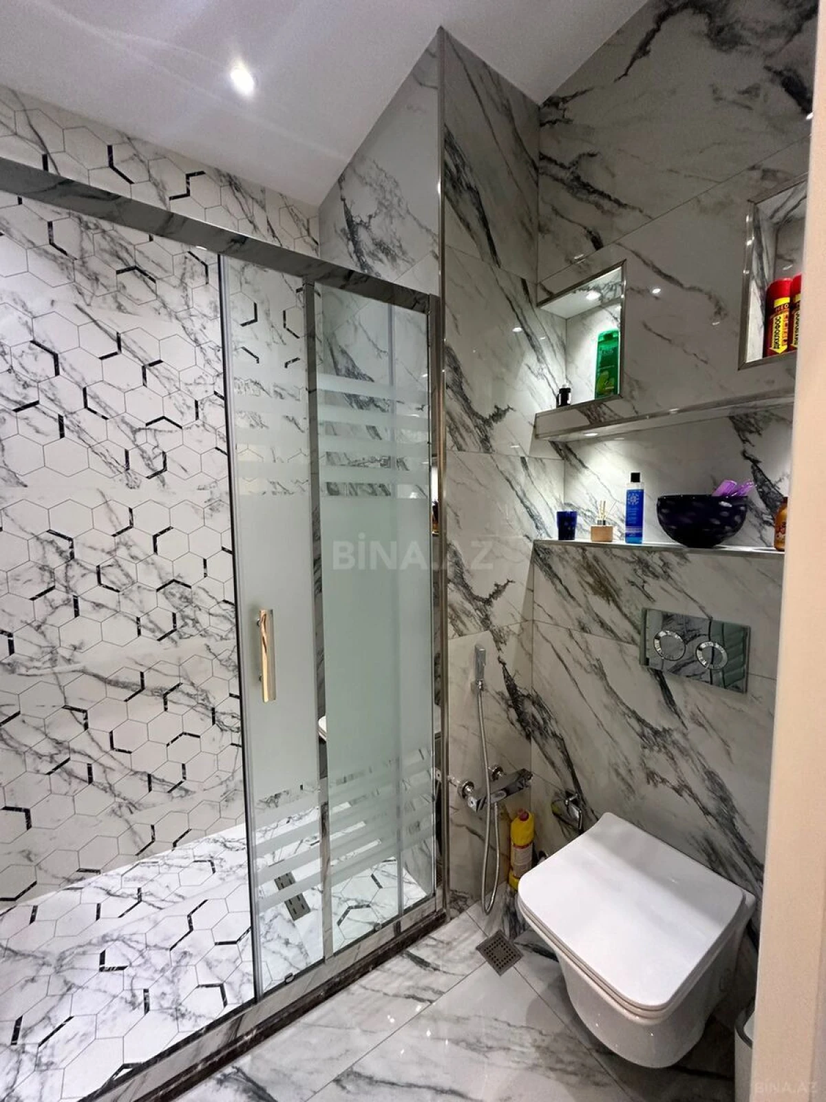 Kirayə verilir 2 otaqlı mənzil 95 m²