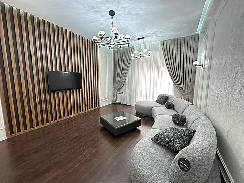 Kirayə verilir 2 otaqlı mənzil 95 m²