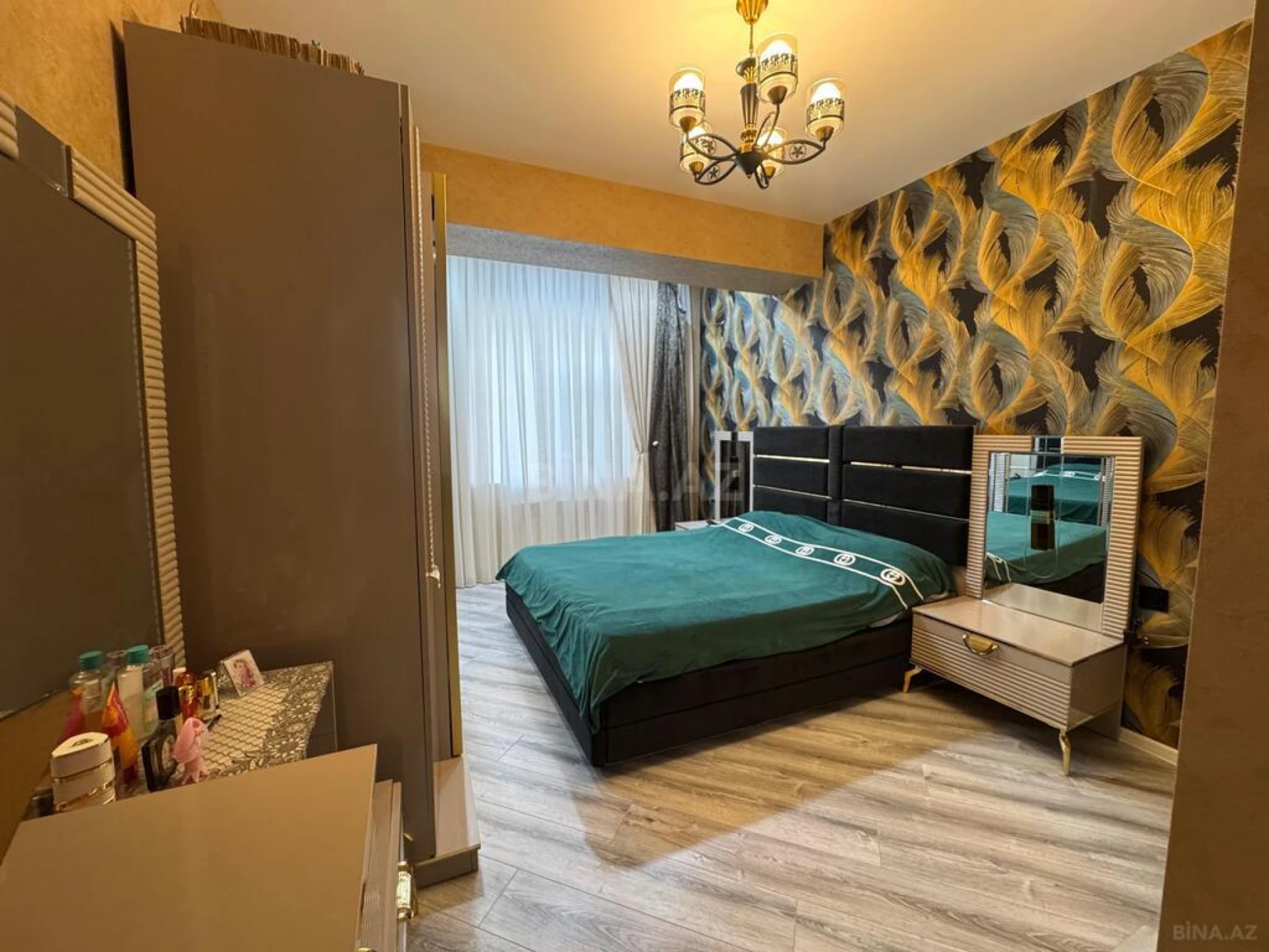 Satılır 4 otaqlı mənzil 128 m²