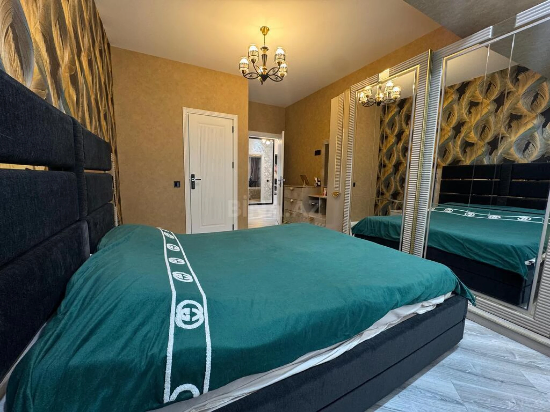 Satılır 4 otaqlı mənzil 128 m²