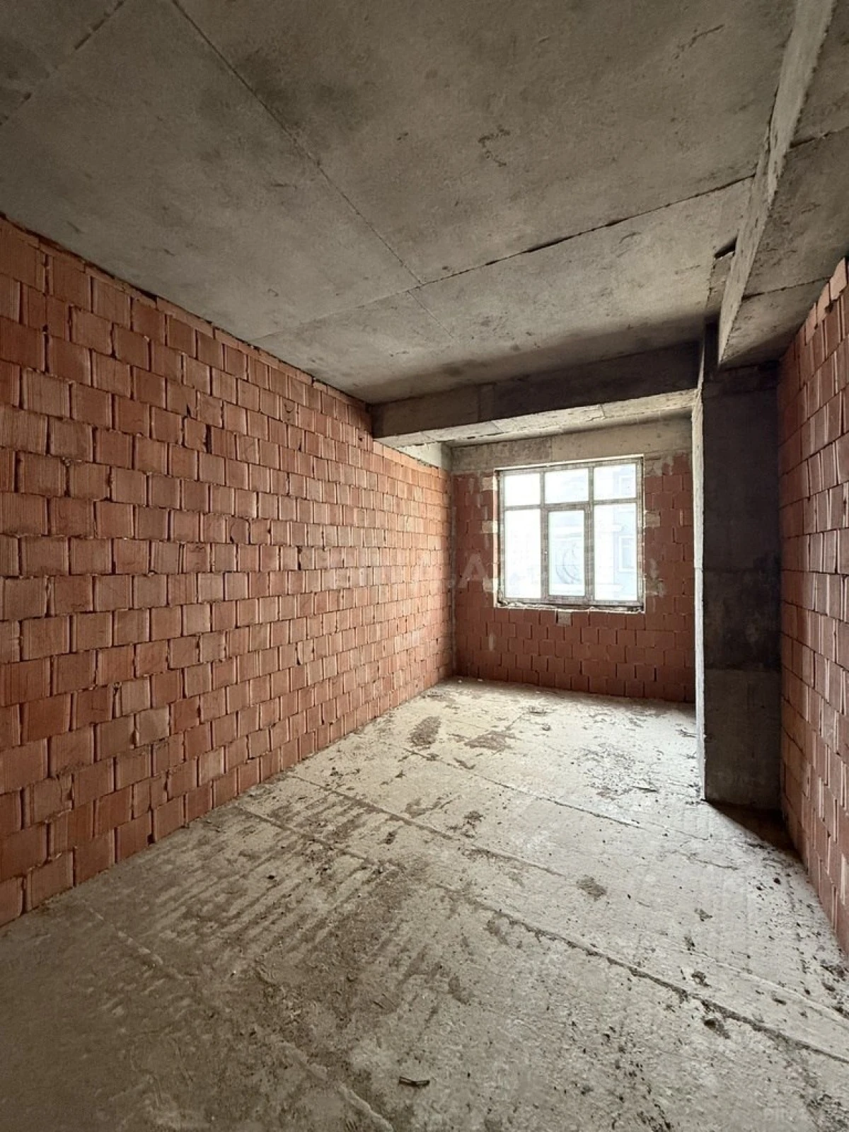 Satılır 4 otaqlı mənzil 181 m²