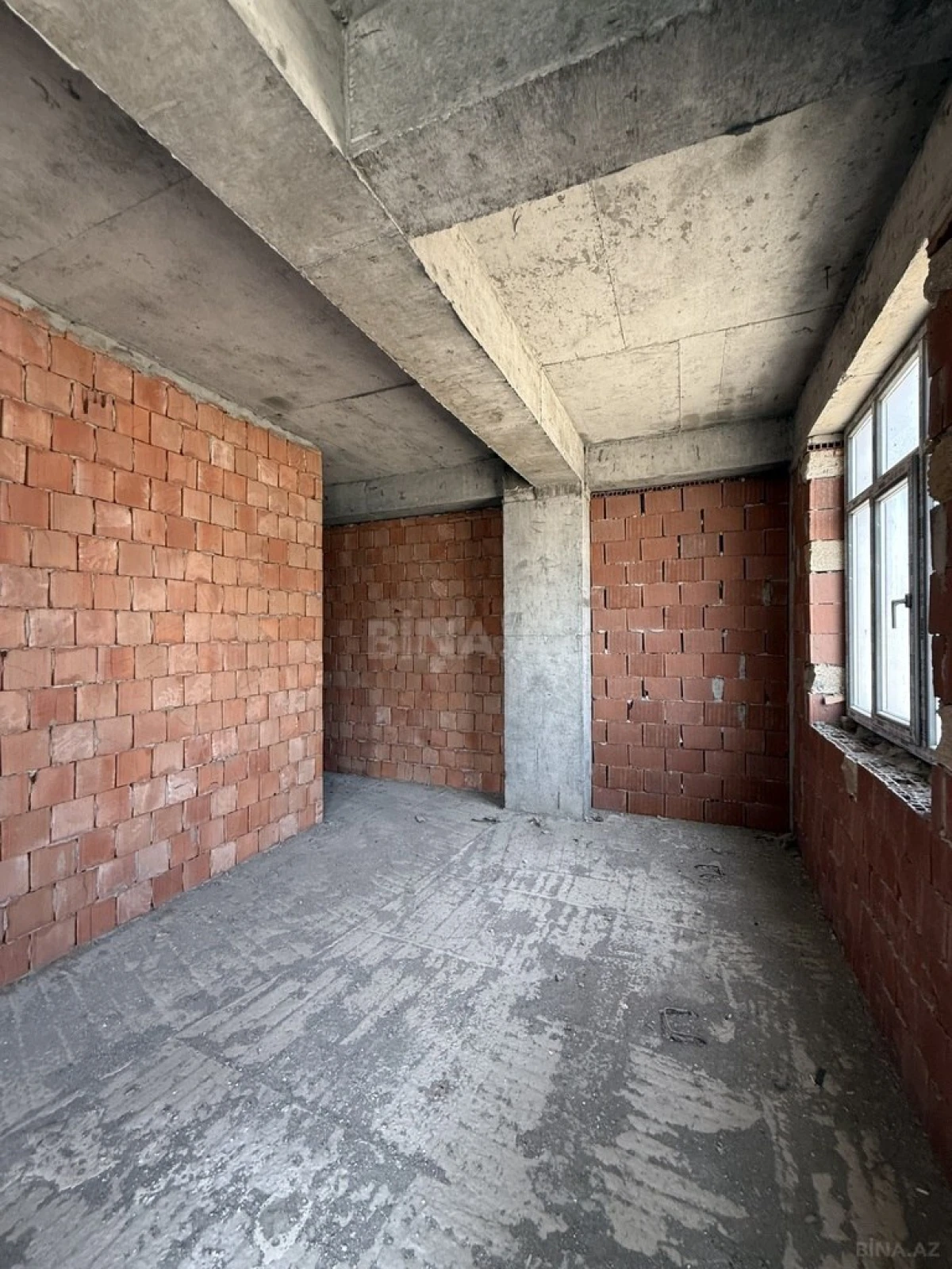 Satılır 4 otaqlı mənzil 181 m²