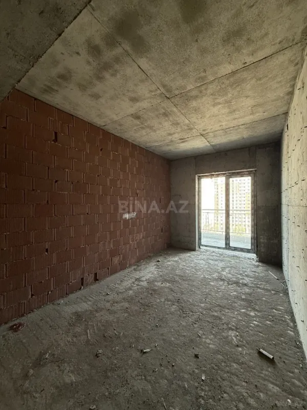 Satılır 4 otaqlı mənzil 181 m²