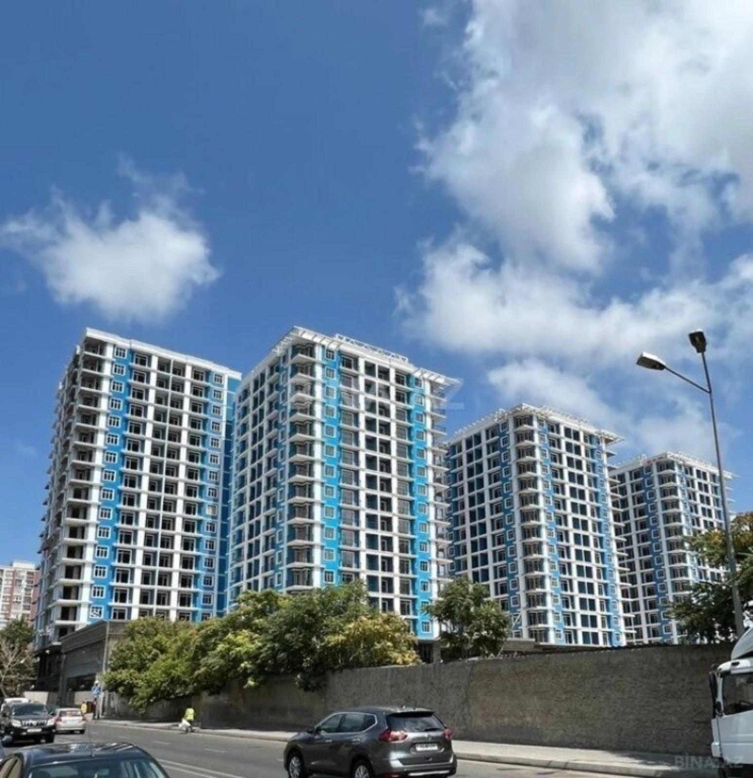 Satılır 4 otaqlı mənzil 181 m²