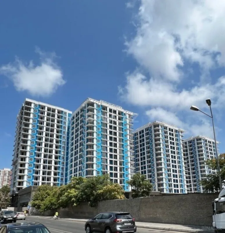 Satılır 4 otaqlı mənzil 181 m²